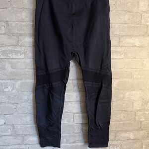 Fabletics Black Crop Leggings Sz L